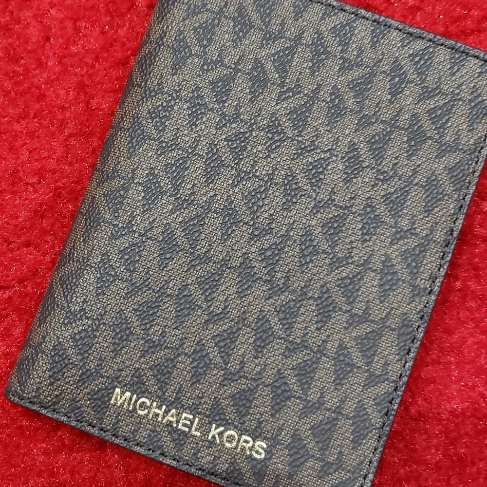 MKors Travel Passport Wallet